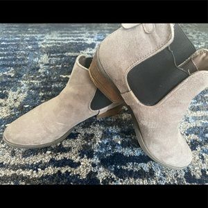 Carlos by Carlos Santa Bootie. Size 9. Tan